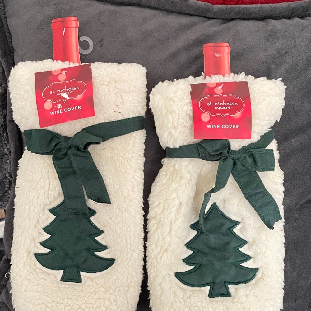 St. Nicholas Square Cream Wine Covers with Green Tree